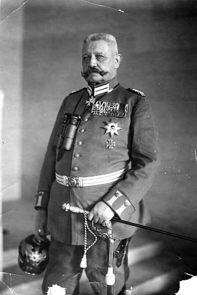 What was the name of the battle that made Paul von Hindenburg a national hero on the Eastern Front during World War I?