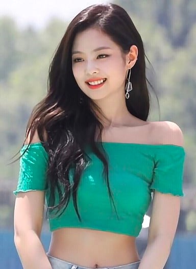 What is Jennie's favorite color?