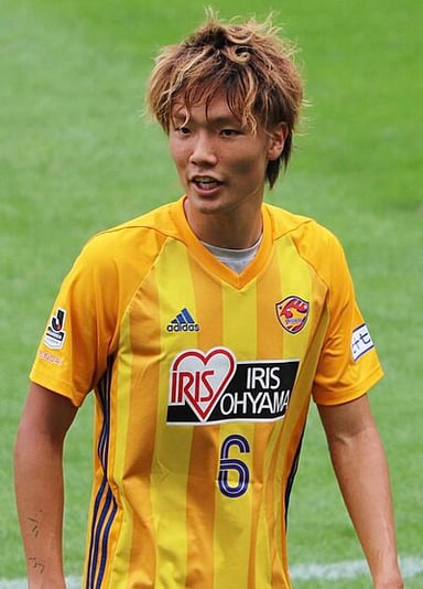 What is Ko Itakura's position in football?