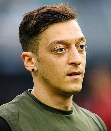 What countries are Mesut Özil a citizen of?[br](select 2 answers)