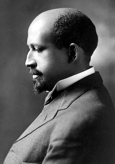 What organization did W. E. B. Du Bois help found in 1909?