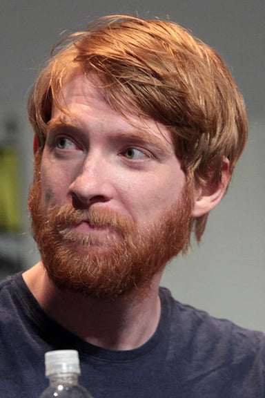 Who is Domhnall Gleeson's famous actor father?