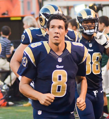 Who did the Rams trade Bradford and a fifth-round pick to?