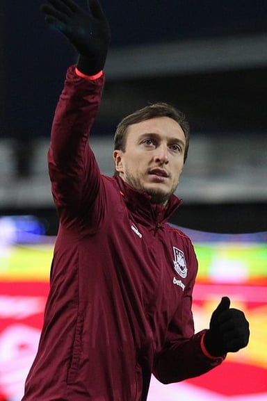 How many games did Noble play for the England U21 team?