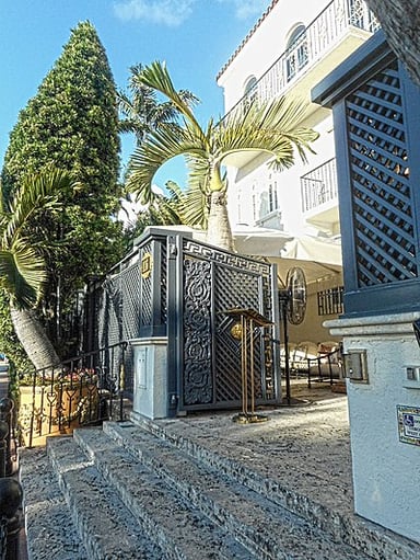 Where did the murder of Gianni Versace take place?