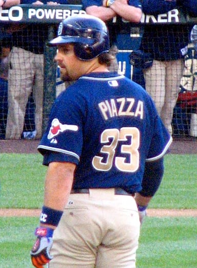 How many runs did Mike Piazza bat in during his career?
