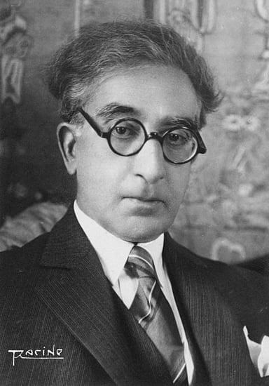 What type of hat is Cavafy famously described as wearing?