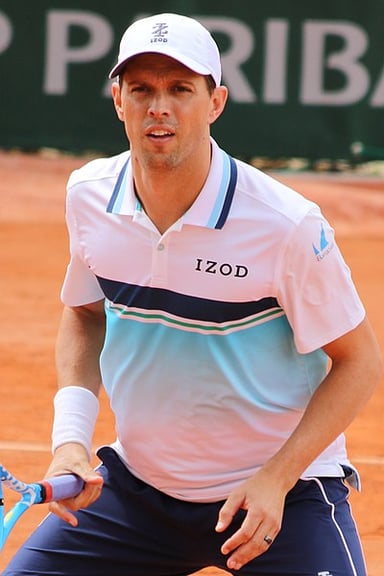 How tall is Mike Bryan?