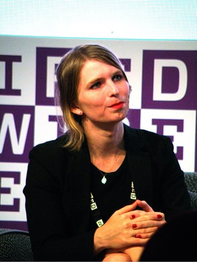 What countries does Chelsea Manning have citizenship in?[br](Select 2 answers)