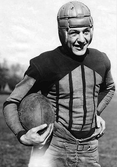 Red Grange played for the short-lived New York Yankees in what year?
