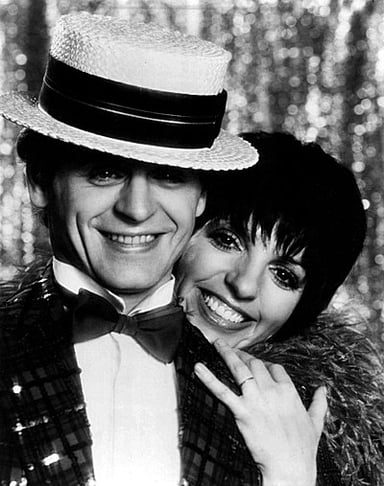 What type of performances did Liza Minnelli begin her career with?