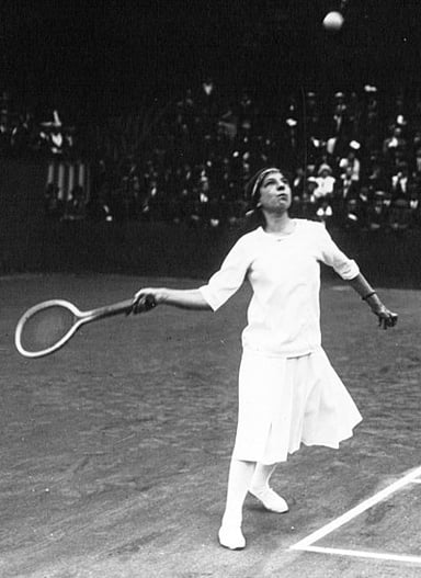 Which year did Lenglen become a professional player?