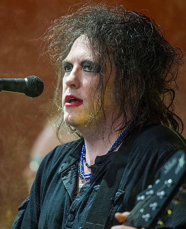 Which band did Robert Smith co-found?