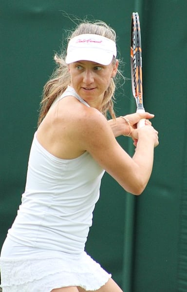 What is the name of the coach who has worked with Mona Barthel?