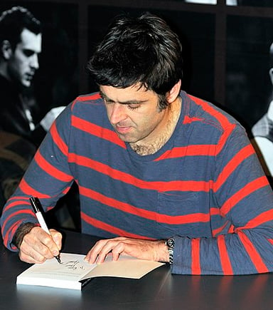 What type of novels has Ronnie O'Sullivan written?
