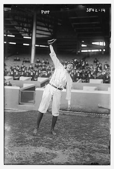 Which Major League Baseball teams did Wally Pipp play for?