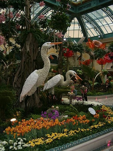 What is the name of the sculpture in the hotel lobby of the Bellagio?