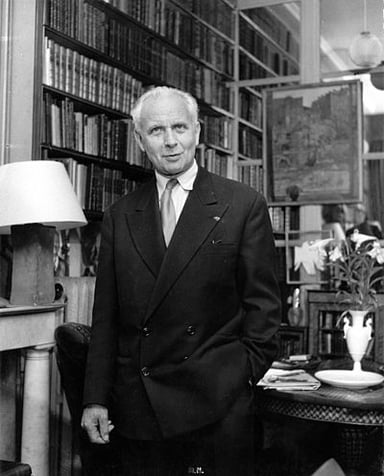 Besides poetry, in which other genre did Louis Aragon write?