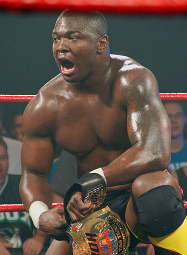 Which wrestler is Shelton Benjamin currently partnered with in WWE?