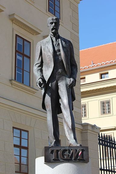 Which war influenced Masaryk to support Czech and Slovak independence?
