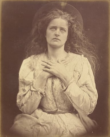 How many photographs did Julia Margaret Cameron produce in her career?