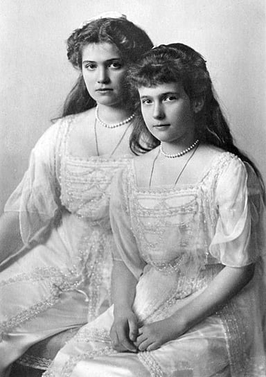 How many sisters did Maria Nikolaevna have?