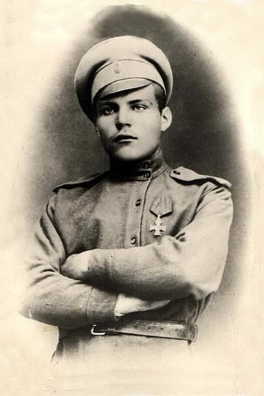 Which army did Malinovsky serve in during the First World War?