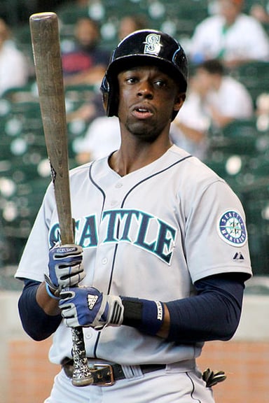 As of 2022, how many seasons have the Mariners finished with a losing record?