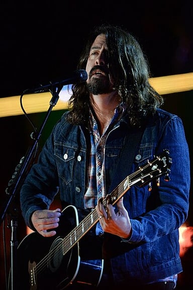 Which band did Dave Grohl form after Nirvana disbanded?