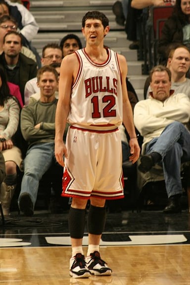 What record does Hinrich hold with the Chicago Bulls?