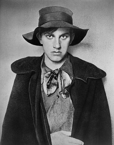 What artistic movement was Mayakovsky a part of?