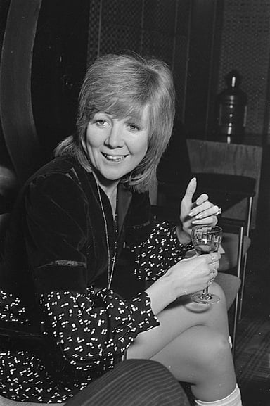What city is the site of the statue of Cilla Black?