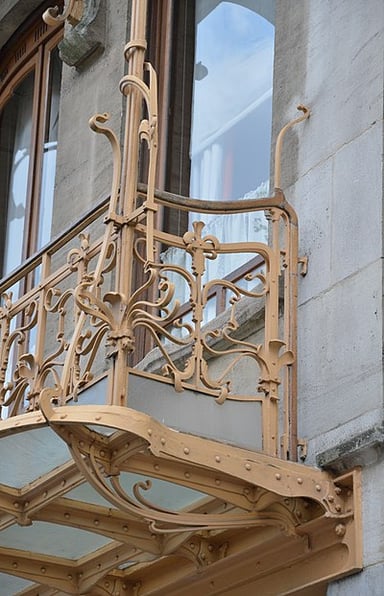 Which of these buildings designed by Victor Horta was intended for the people?