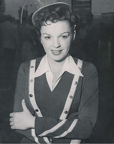 Judy Garland holds citizenship in which country?
