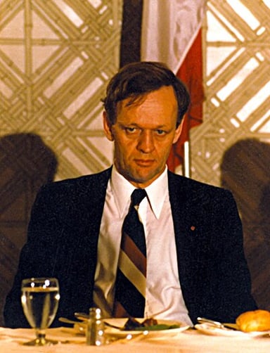 Which Canadian university did Jean Chrétien graduate from?