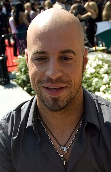 What band is Chris Daughtry the lead vocalist for?