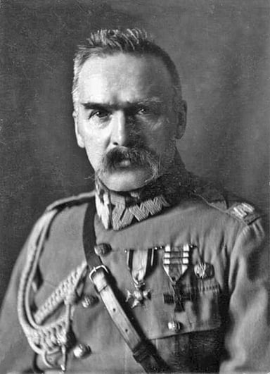 Which positions has Józef Piłsudski held?[br](Select 2 answers)