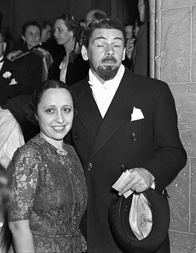 Paul Muni starred alongside which actress in "The Good Earth"?