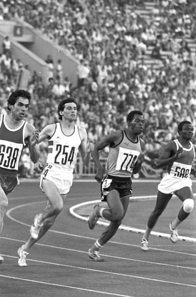 How long did Coe's 800m world record last?