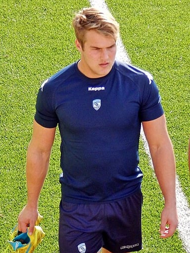 Which famous Scottish rugby player is Duhan van der Merwe often compared to?