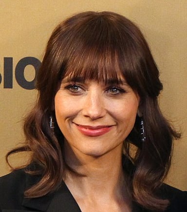 In which TV comedy series did Rashida Jones play a role from 2000-2002?