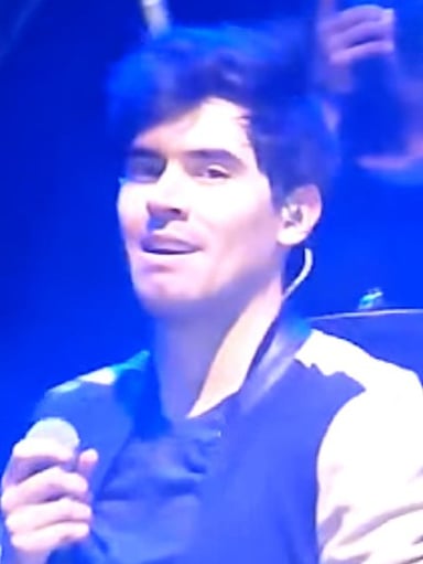 What musical instrument does Germán Garmendia often play?