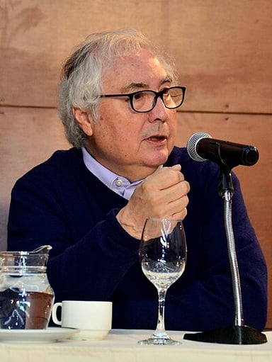 What nationality is Manuel Castells?