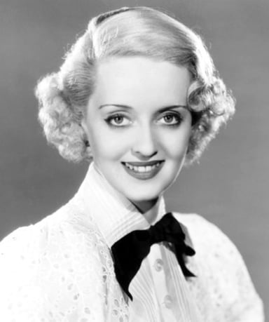 How many acting credits did Bette Davis have in her career?