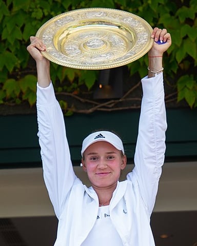 How many finals did Elena Rybakina reach during the 2020 season?