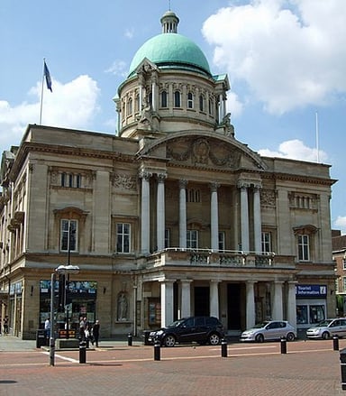 What is the name of Hull's popular aquarium attraction?