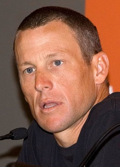 Who has Lance Armstrong had a romantic relationship with?