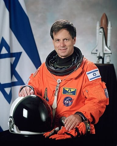 Was Ilan Ramon a pilot in the Israeli Air Force before becoming an astronaut?