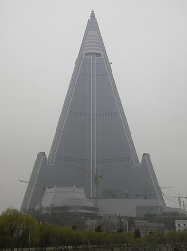 How many floors does the Ryugyong Hotel have above ground?