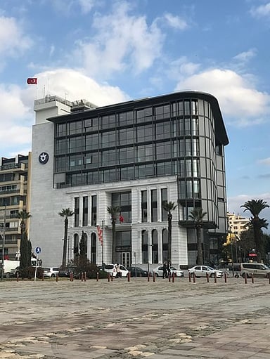 Which famous clock tower is a symbol of İzmir?